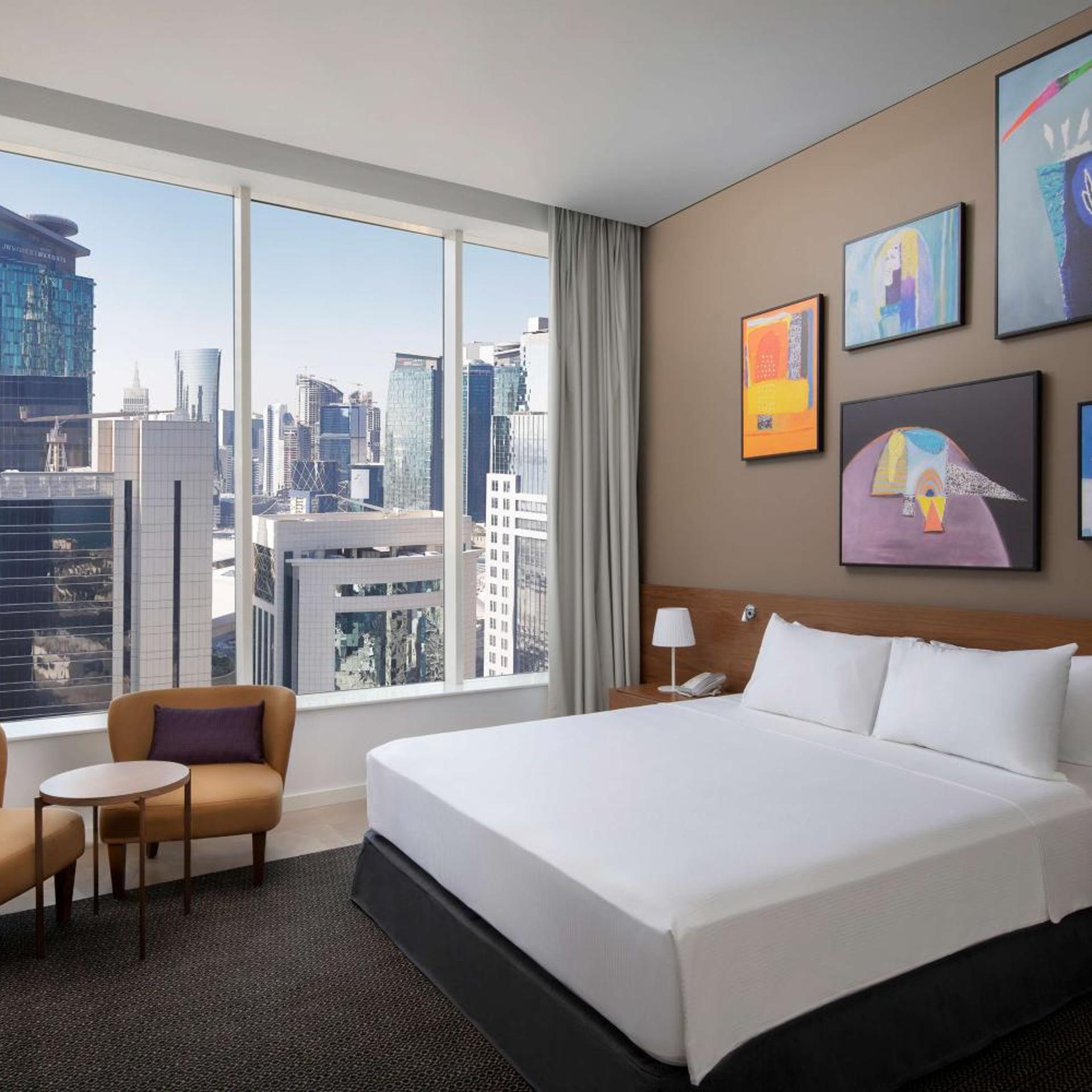 GUEST ROOM, KING BED