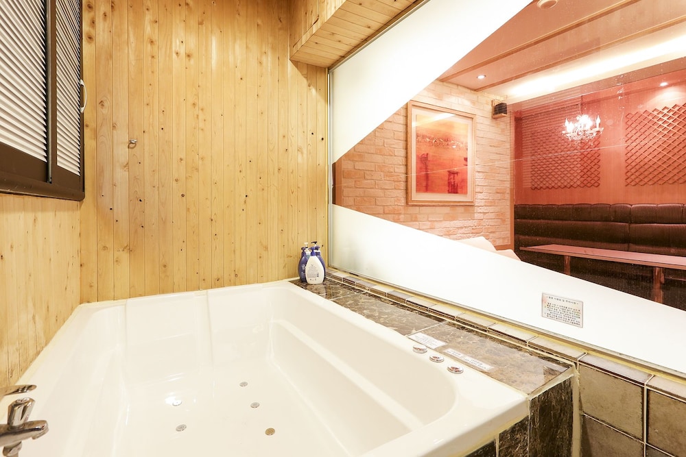 Koam Tourist Hotel 49/50