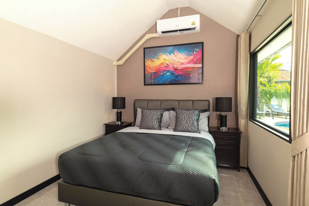 Pattaya Hill 2 22/50