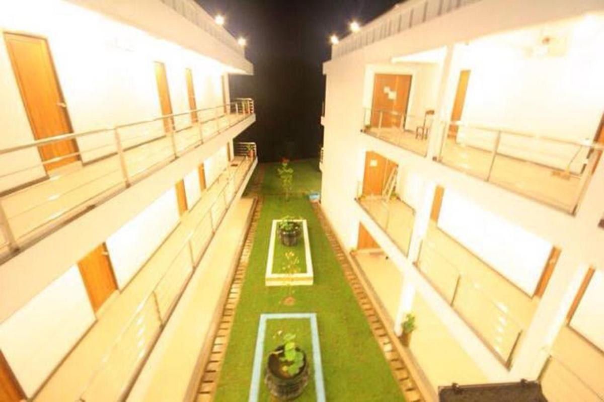 O.U.M. Hotel 5/34