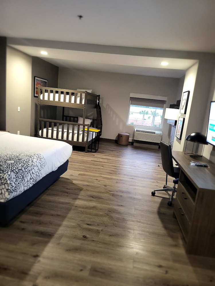 La Quinta Inn And Suites By Wyndham Miramar Beach 30/54