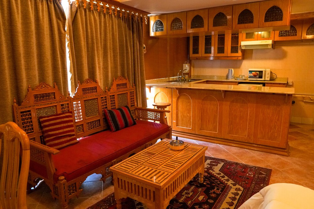 Kuwait Palace Hotel Apartment 31/66