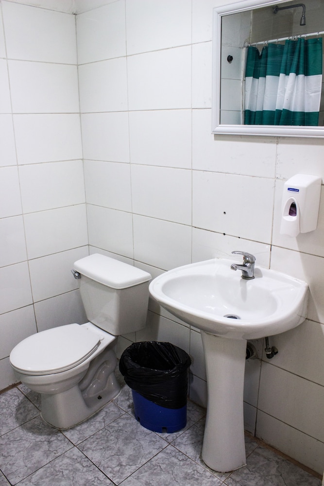 BASIC, TWIN BEDS, SHARED BATHROOM