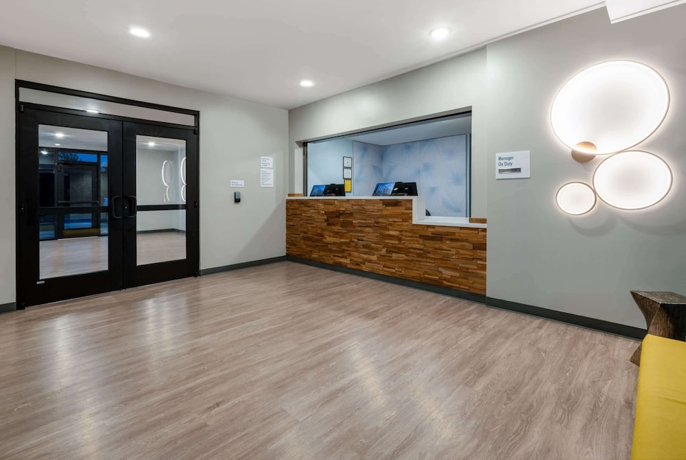ECHO Suites Extended Stay by Wyndham Johnson City Medical CR 8/69