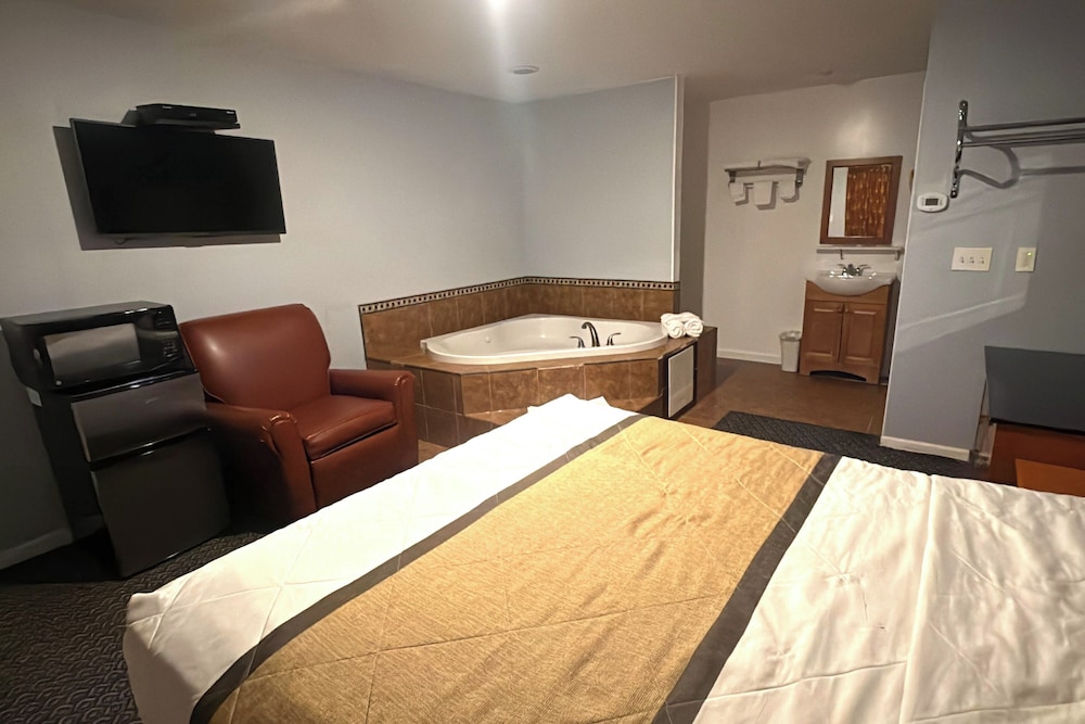 At 9 Motel Near Freehold I-195 13/38