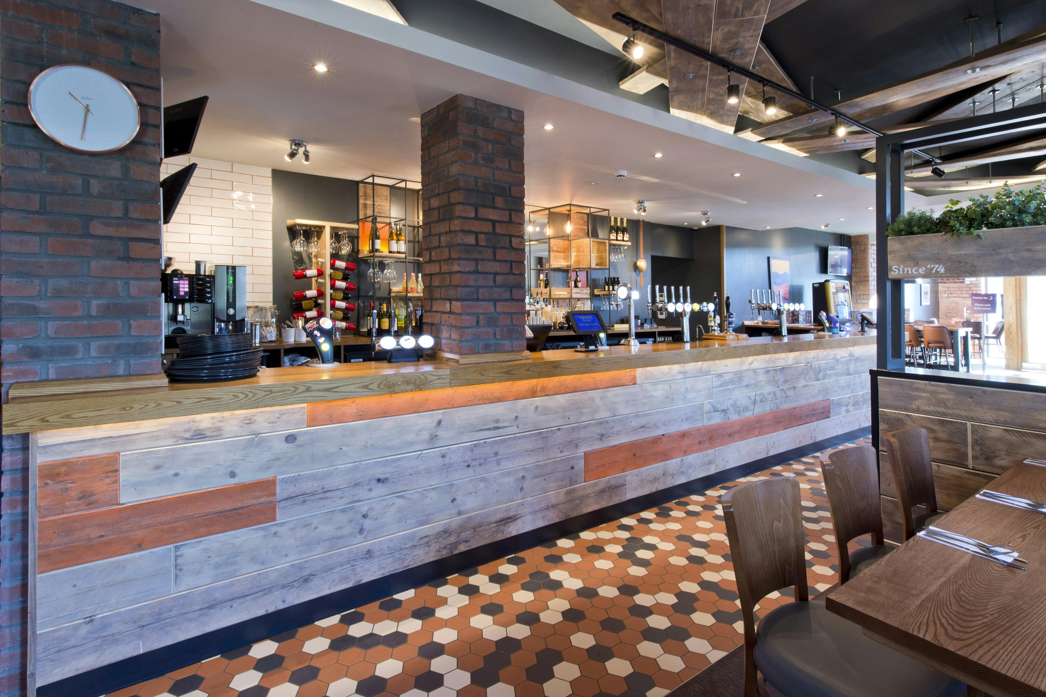Premier Inn Gloucester (Quayside) 32/42