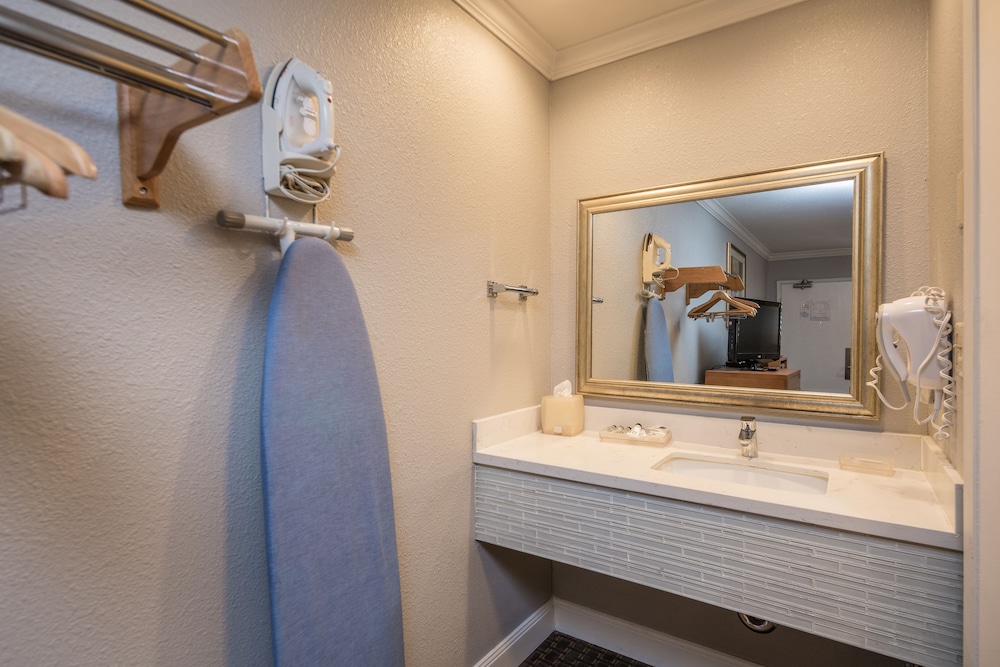 Soma Park Inn – Civic Center 49/50