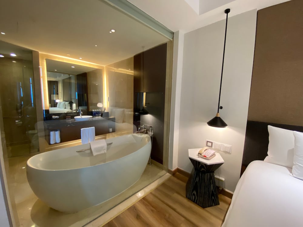 Sheraton Hanoi West 9/71