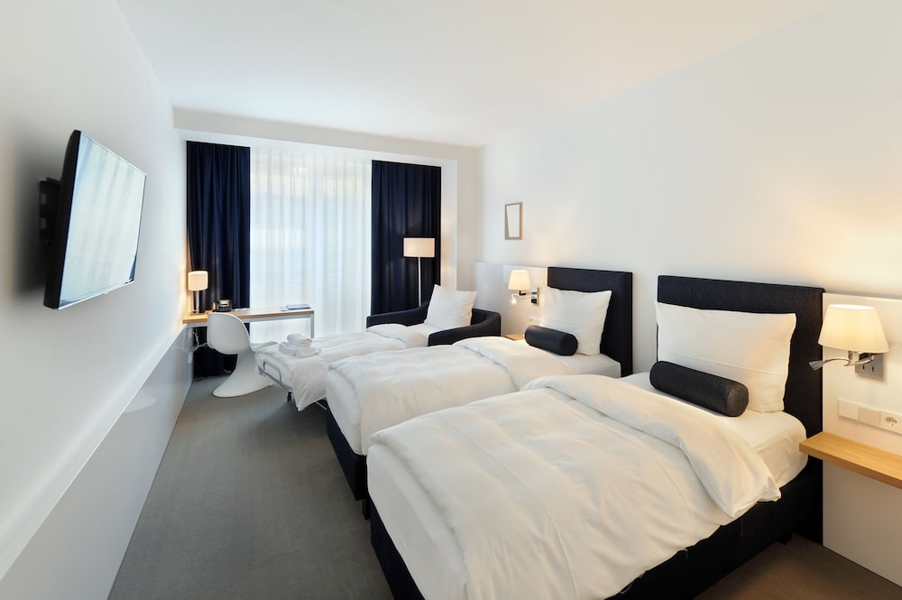 ROOM, TRIPLE, WITH EXTRA BED
