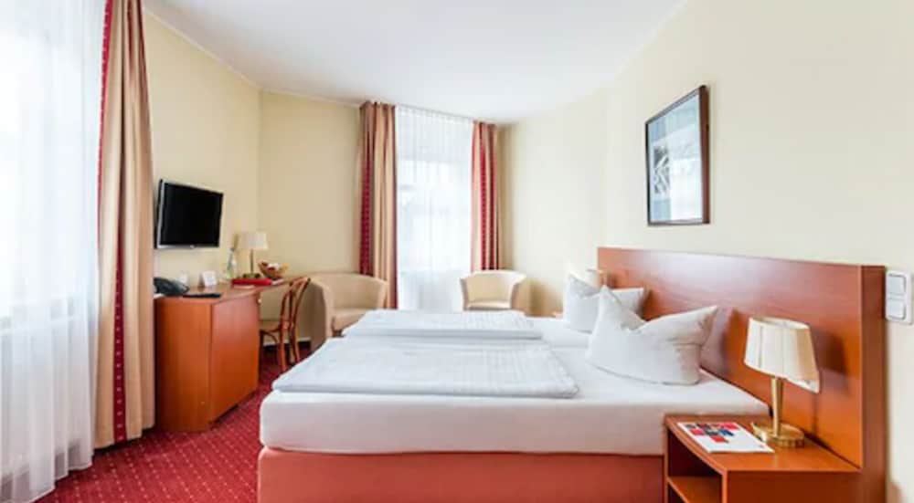 Azimut Hotel Dresden 7/66