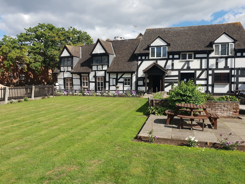 The Thatch Inn 46/50