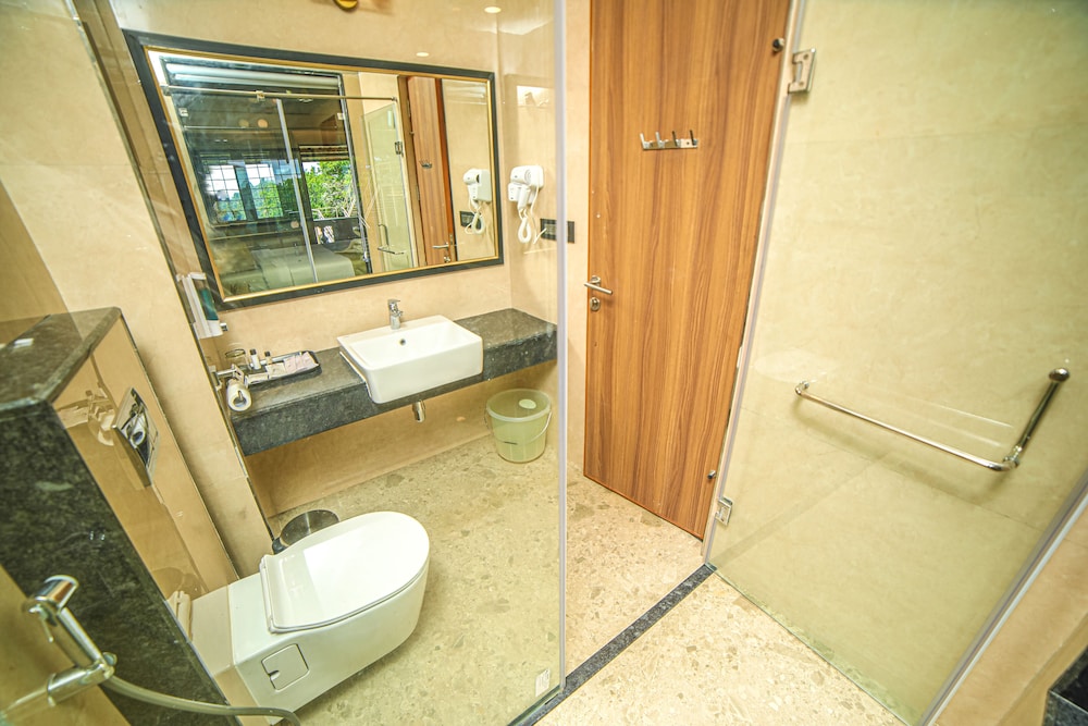 GRAND PALACE HOTEL AND SPA 48/50