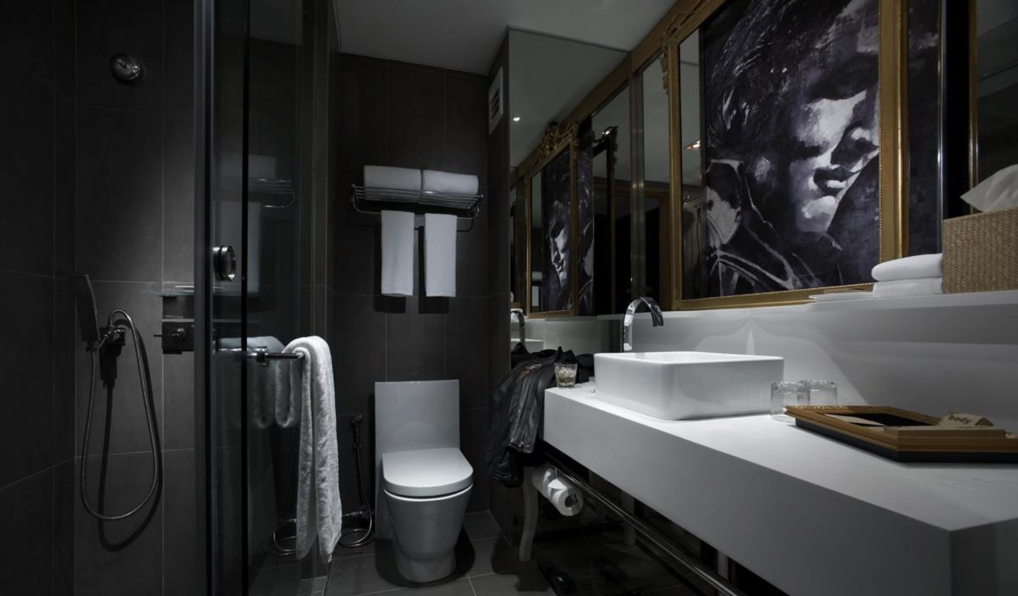 غرفة ديلوكس بسرير كينج بإطلالة على الجبل، Hard Rock Hotel Penang 2/3