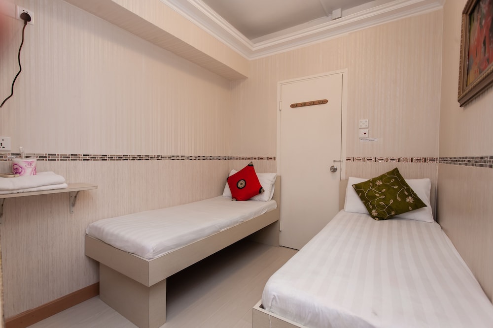 ROOM, TWIN BEDS