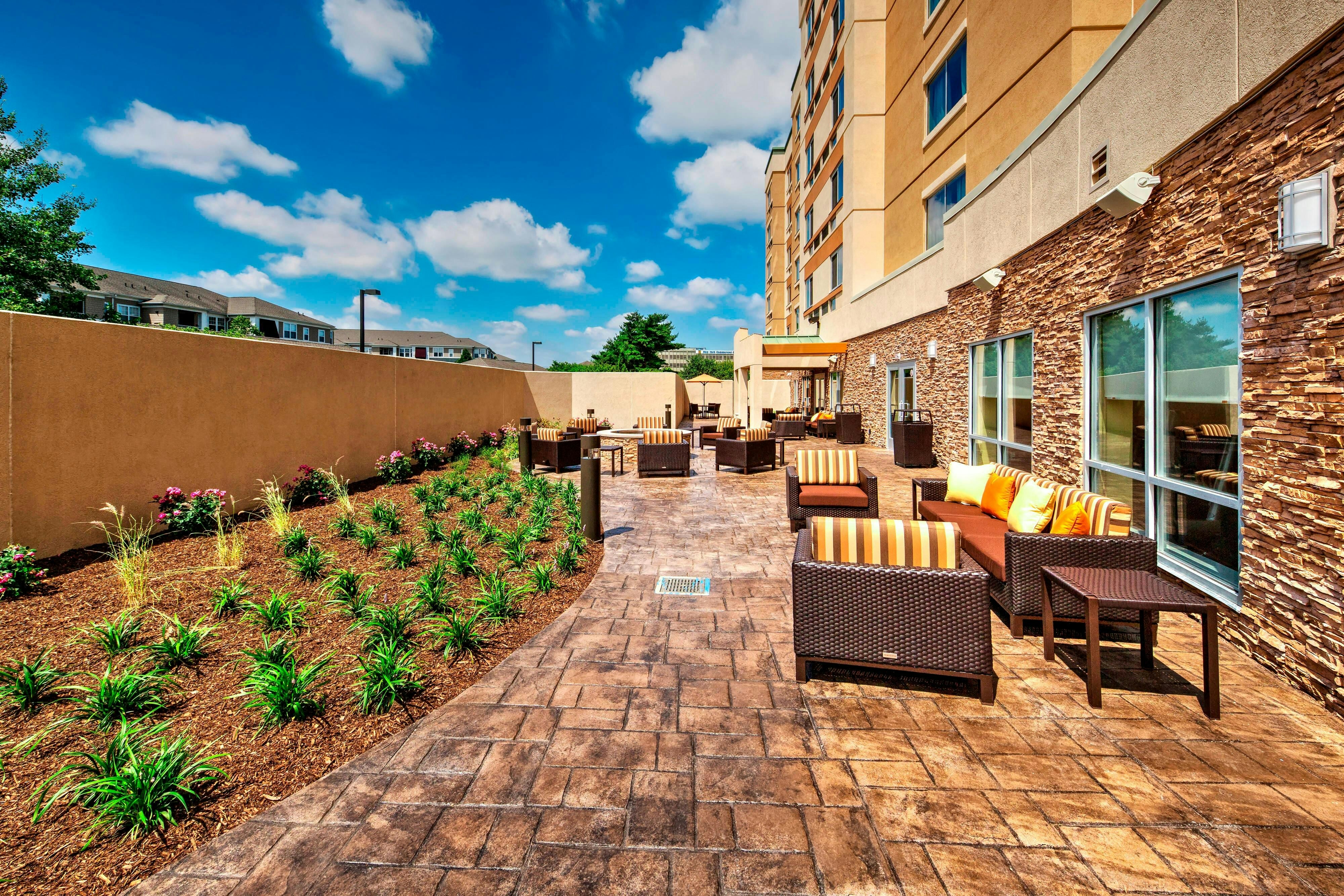 COURTYARD WESTBURY LONG ISLAND 20/21