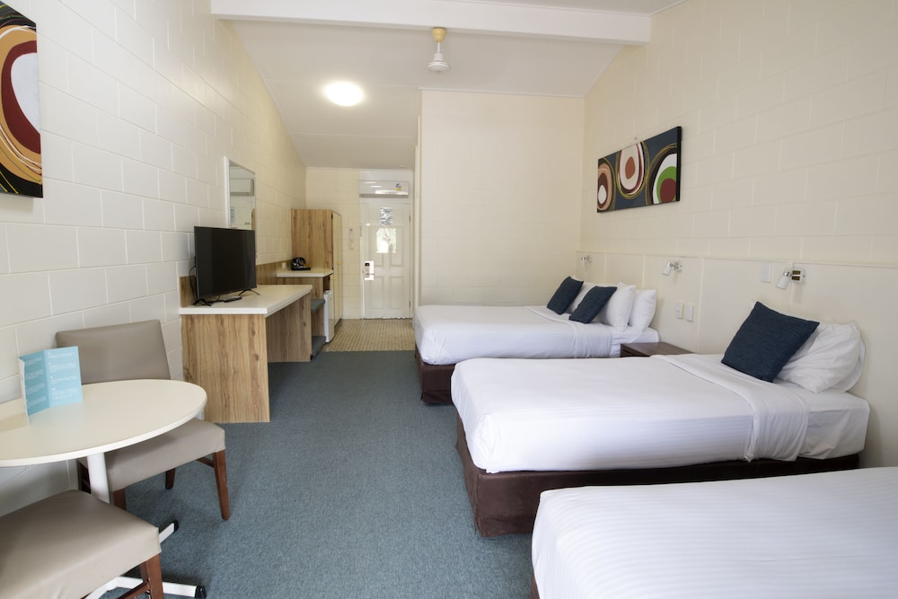 Mission Beach Resort 16/75