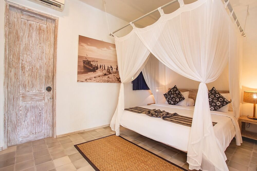 3 BEDROOMS, VILLA