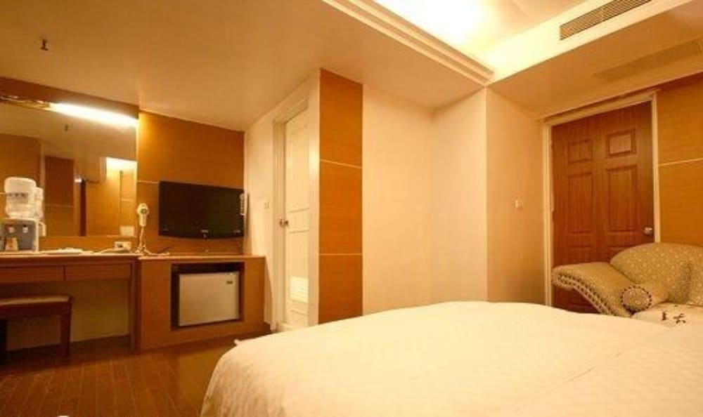 Zaw Jung Business Hotel 7/42