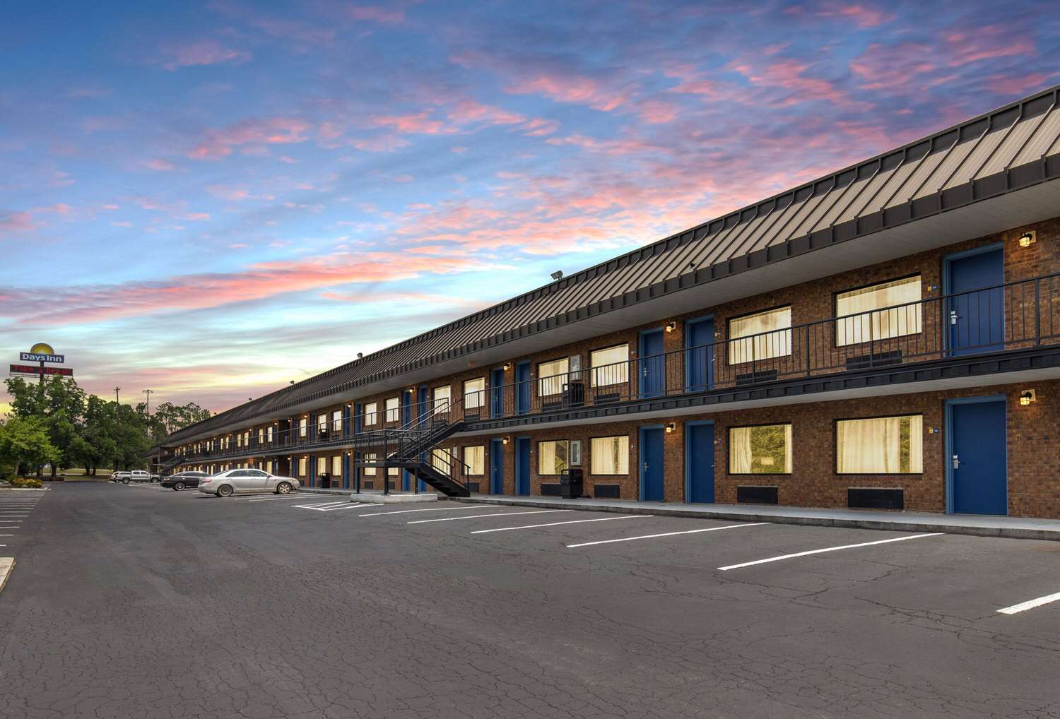 Days Inn by Wyndham - St. George, SC 35/41