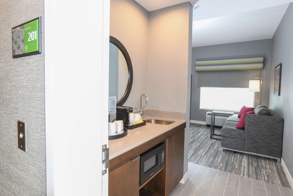 Hampton Inn and Suites Cincinnati Liberty Township 16/49