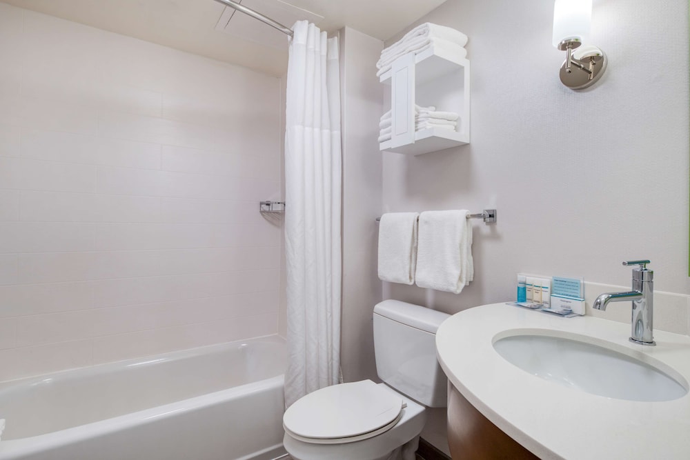 Hampton Inn And Suites Wilmington-Wrightsville Beach 13/74