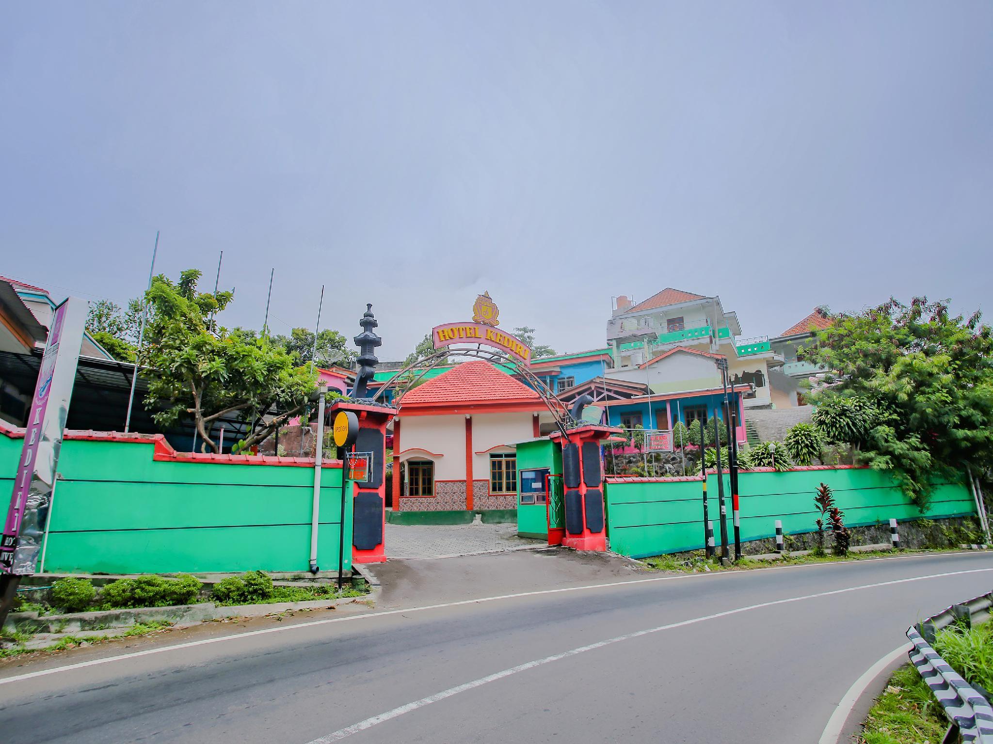 SPOT ON 90100 Hotel Kediri Bandungan 17/20