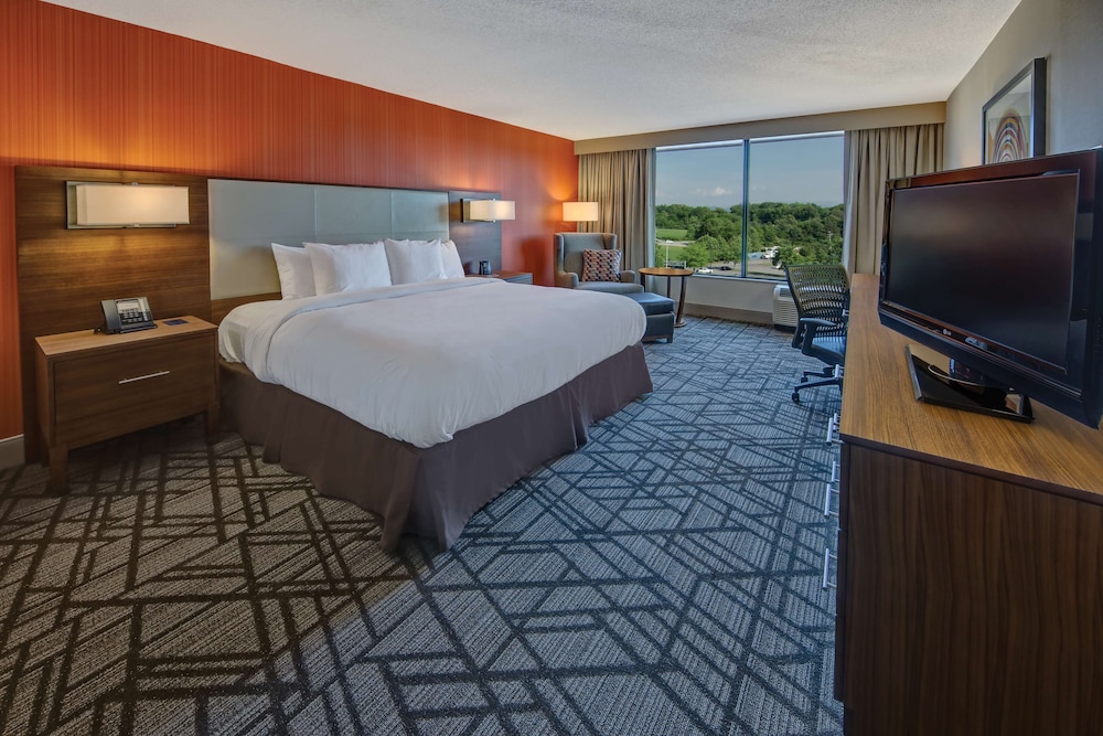 Hilton Knoxville Airport 14/81