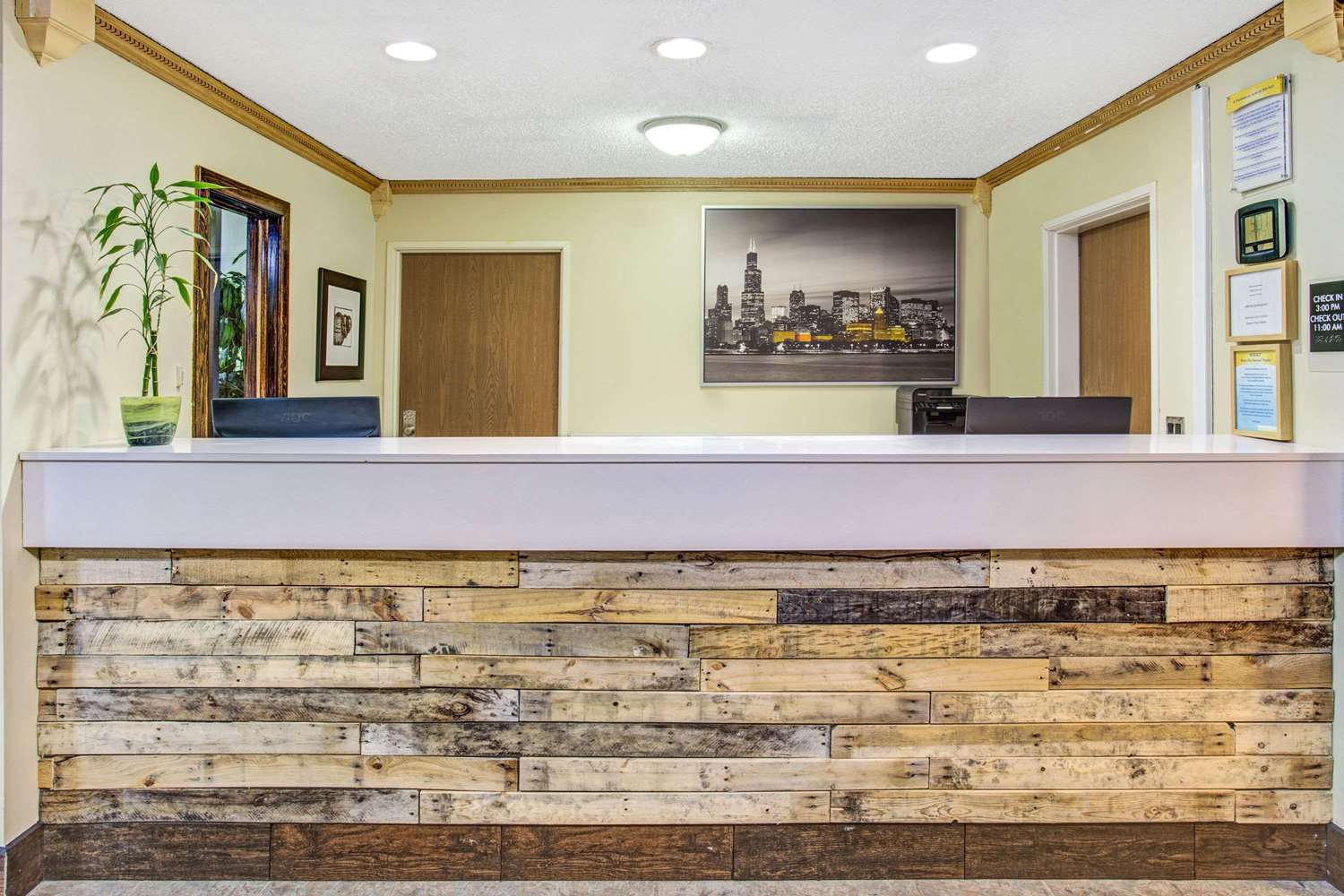 Days Inn by Wyndham Great Lakes Naval Base 2/17