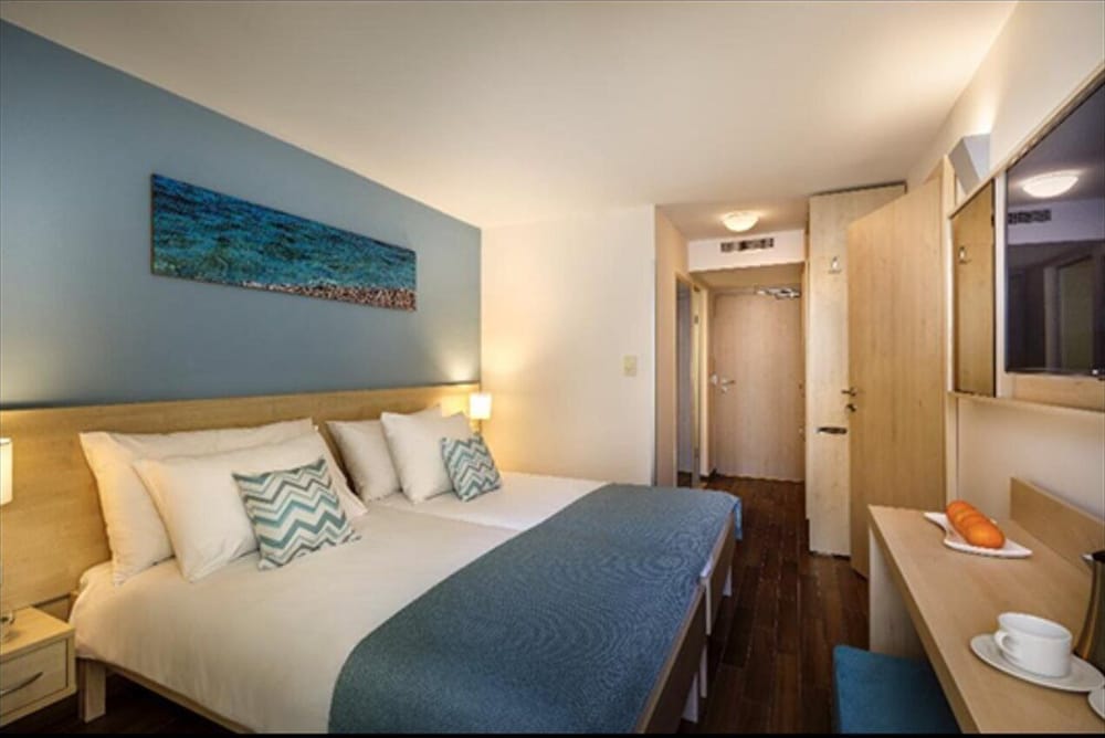 Valamar Bellevue Resort 12/56