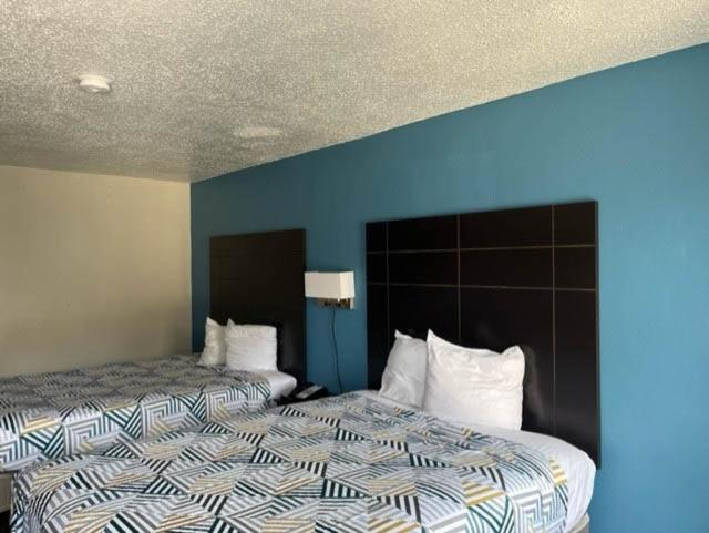 2 Queen Beds - Non-Smoking