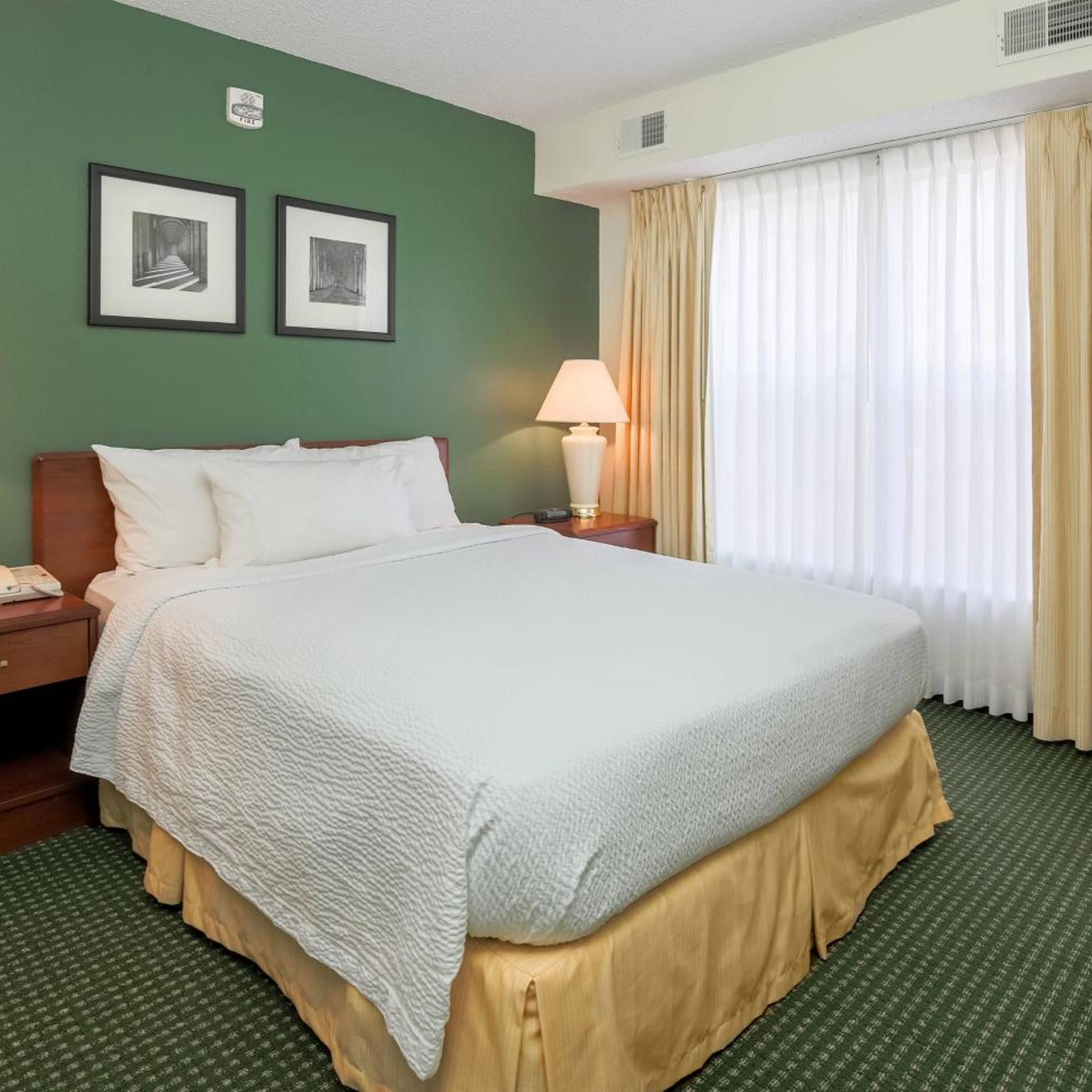 2 Bedrooms, Suite