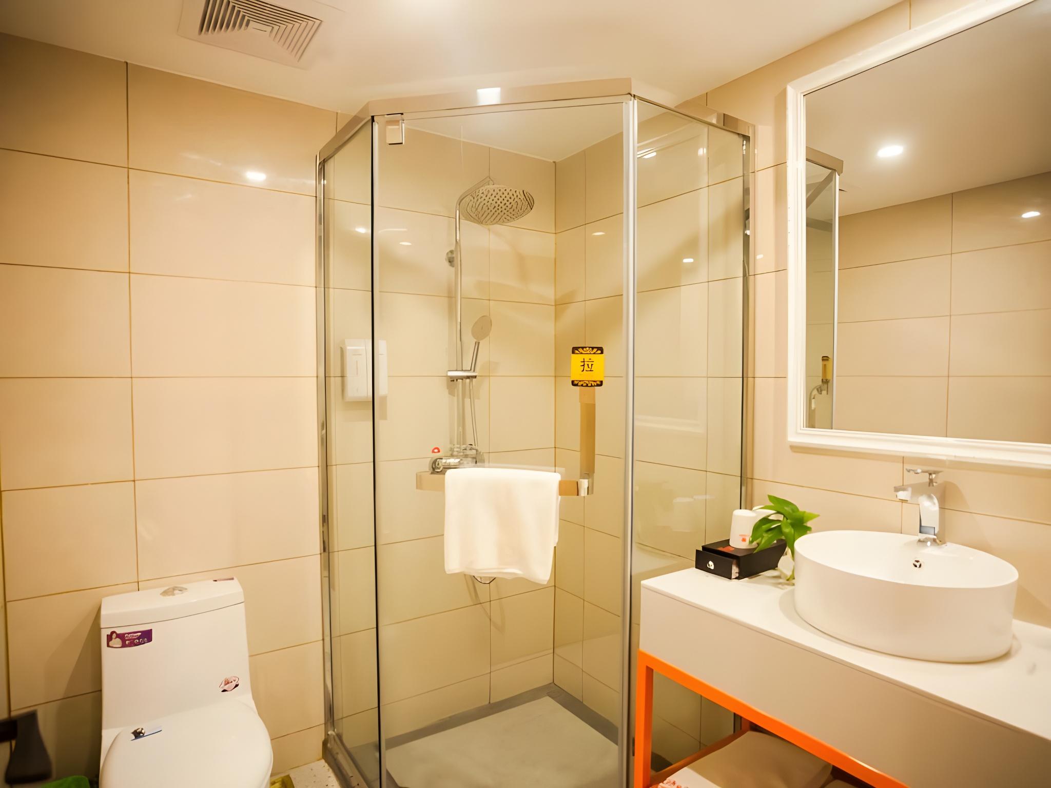 Shell Shanghai Baoshan District Aqua Road Garden City Hotel 17/19