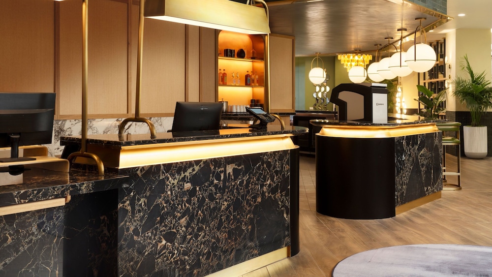Burton House, Beverly Hills, A Tribute Portfolio Hotel 7/50