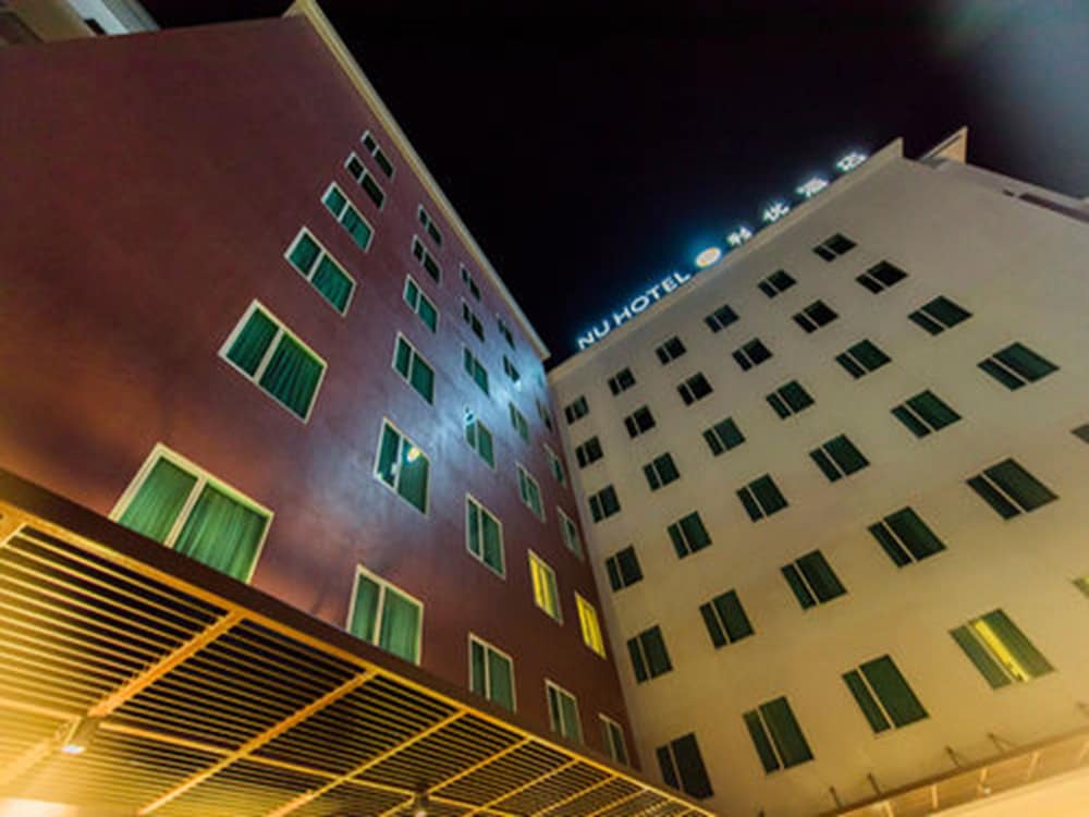 Nu Hotel 3/25