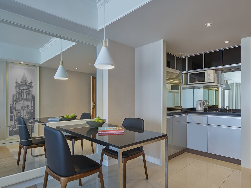 Two Macdonnell Road 40/47