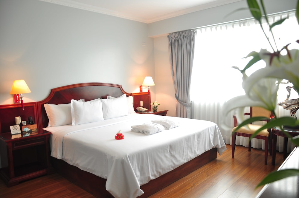 ROOM, DOUBLE BED