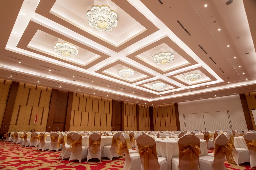 Avenzel Hotel and Convention Cibubur 63/69