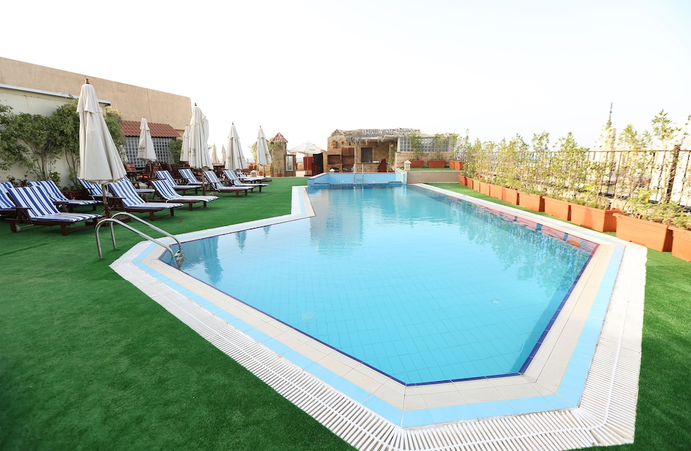 Cherry Maryski Hotel 32/50