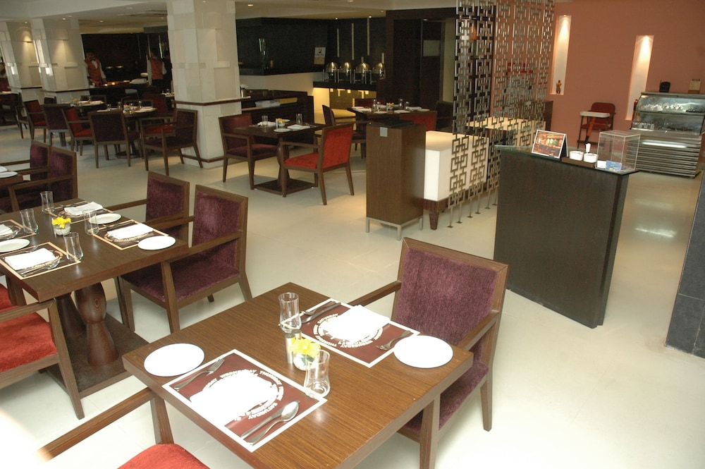 Pride Plaza Hotel Ahmedabad 33/36