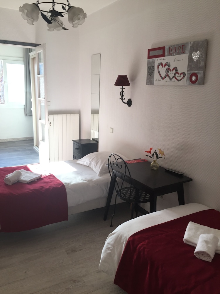 HOSTELLERIE DE LA SOURCE 19/49