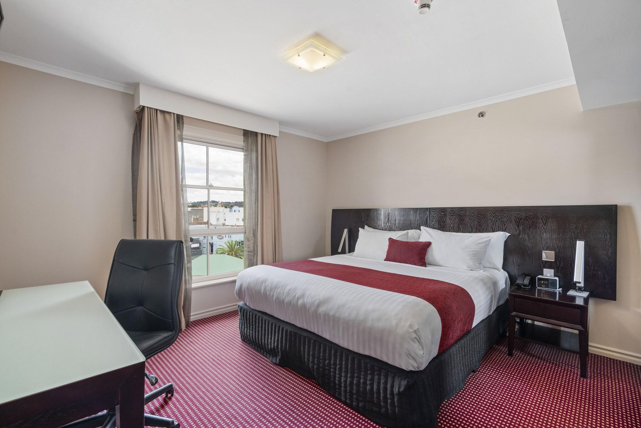 Suite, King Bed