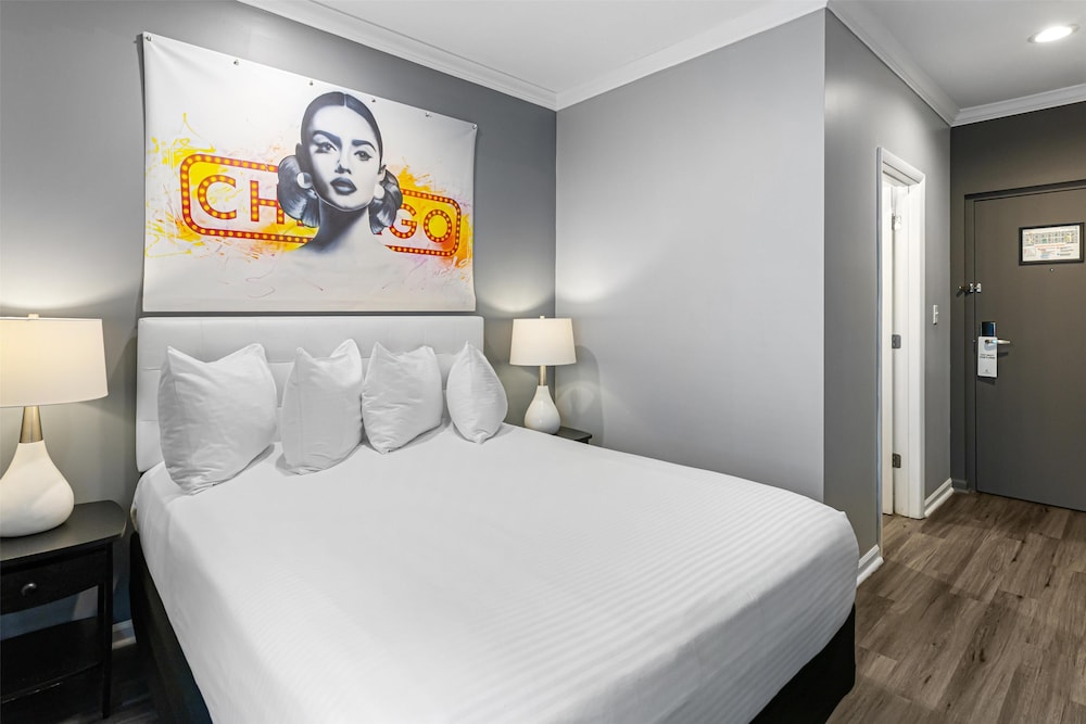 STANDARD, QUEEN BED