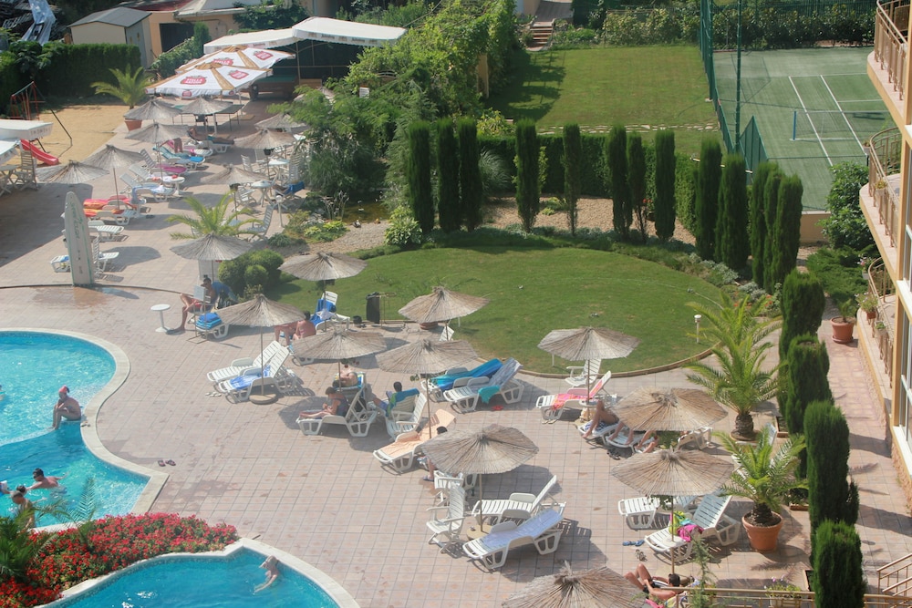 Joya Park Complex 8/66