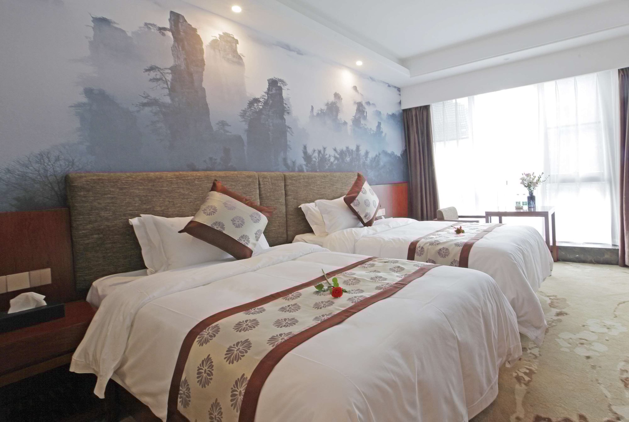 DELUXE, TWIN BEDS