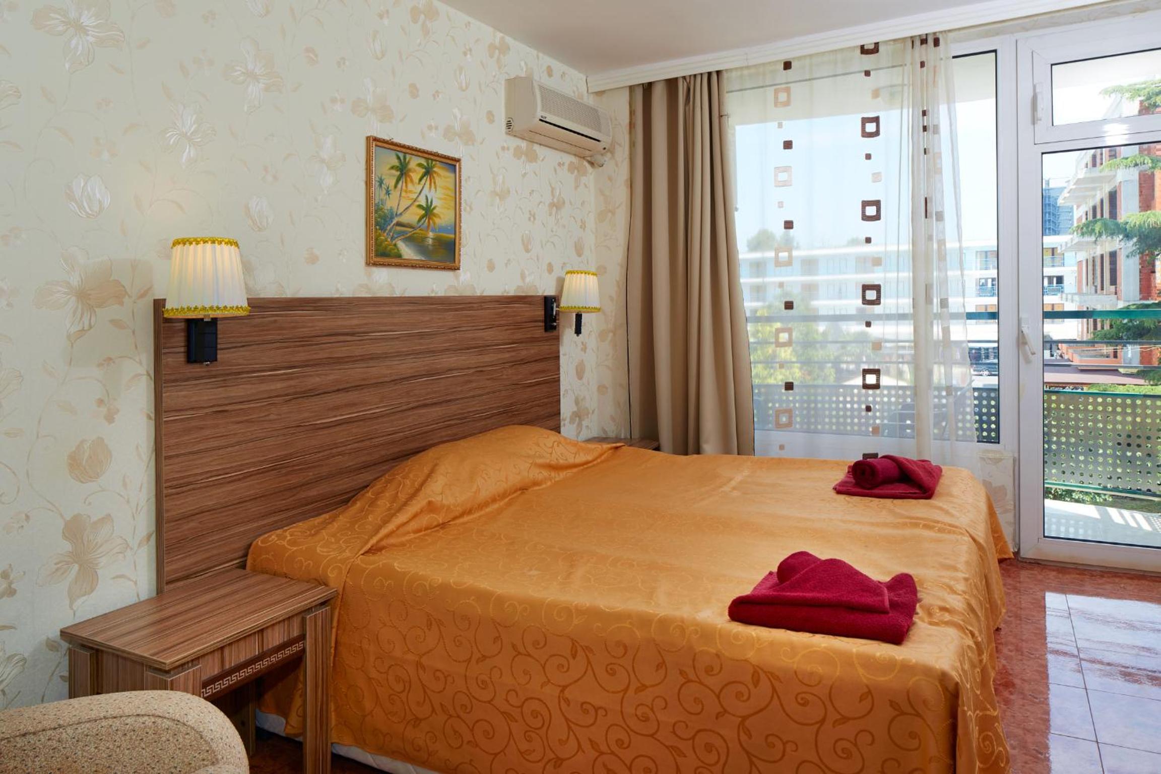 Hotel Yantra 10/21