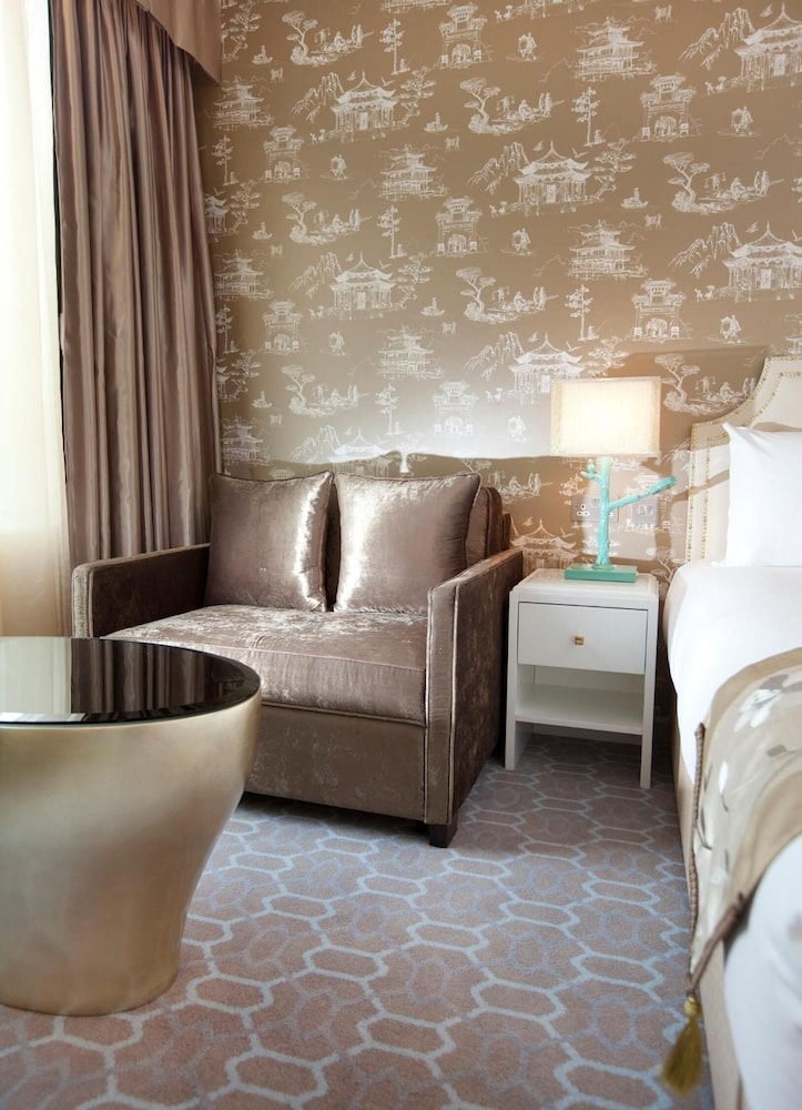 Dorsett Shepherds Bush 74/100