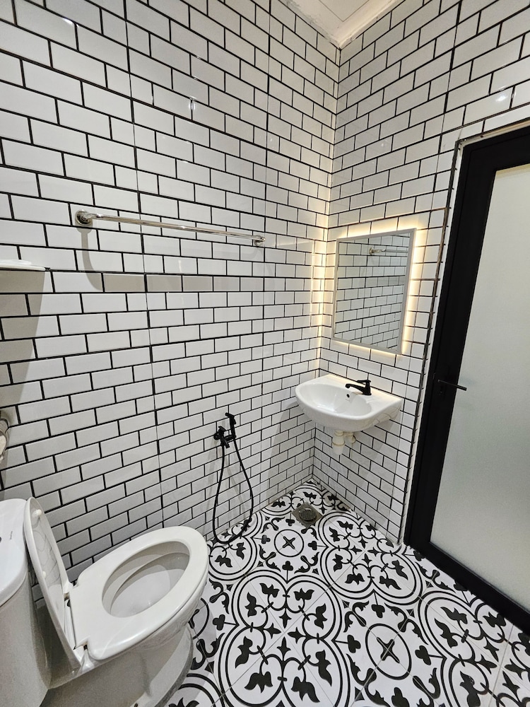 Georgetown Inn by Sky Hive 42/50
