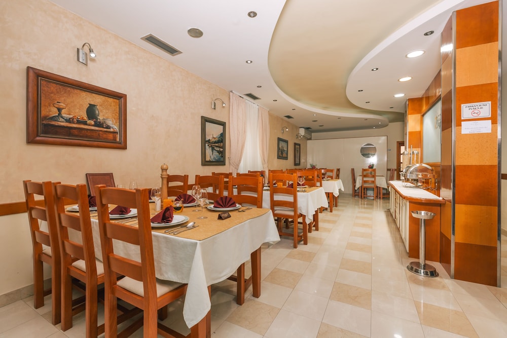 Hotel Villa Royal 42/54