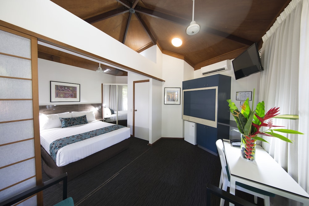 PALMS CITY RESORT 33/63