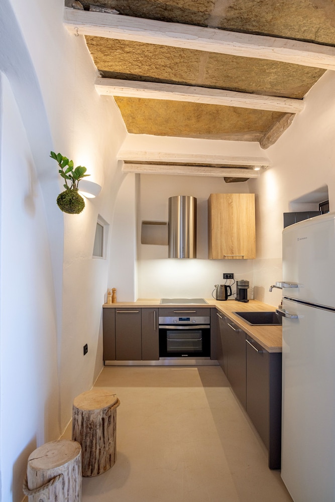 Living Theros Luxury Suites 16/50